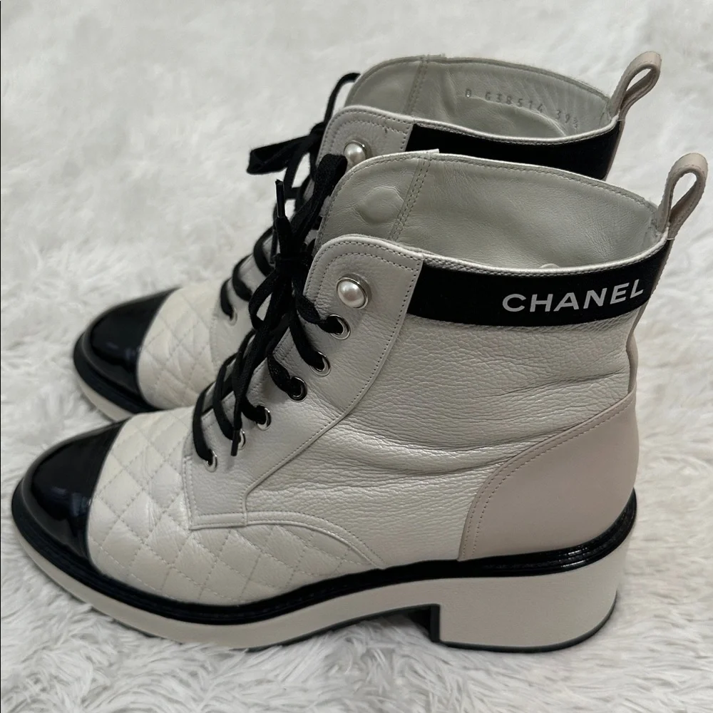 ❤️ AUTHENTIC! Chanel White Leather Lace Up Boots with Faux Pearl Detail